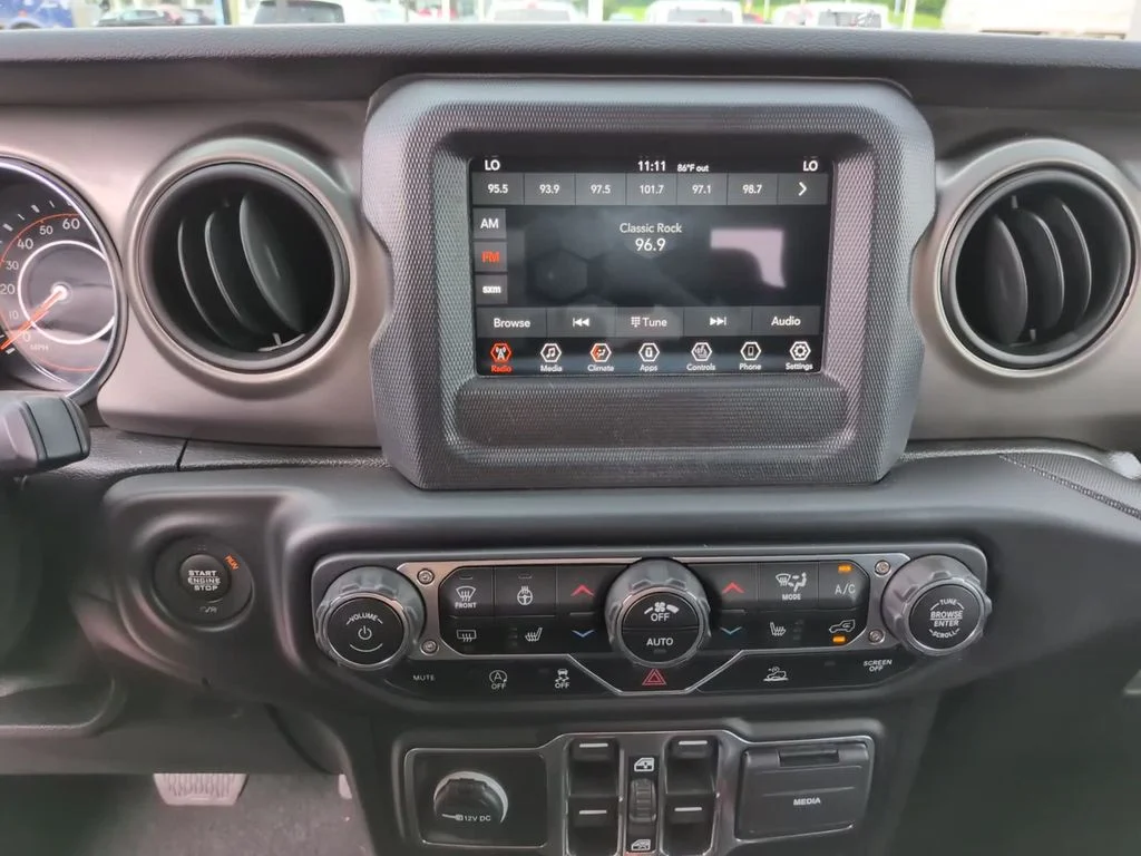 Used 2020 Red Jeep Sport image 21