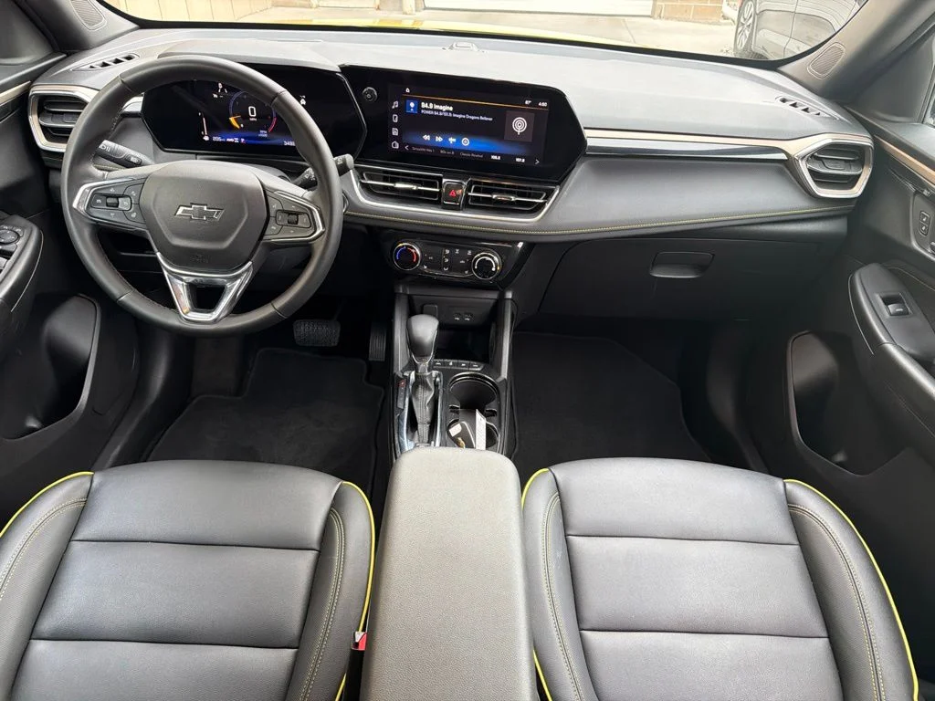 Used 2025 Yellow Chevrolet ACTIV image 21