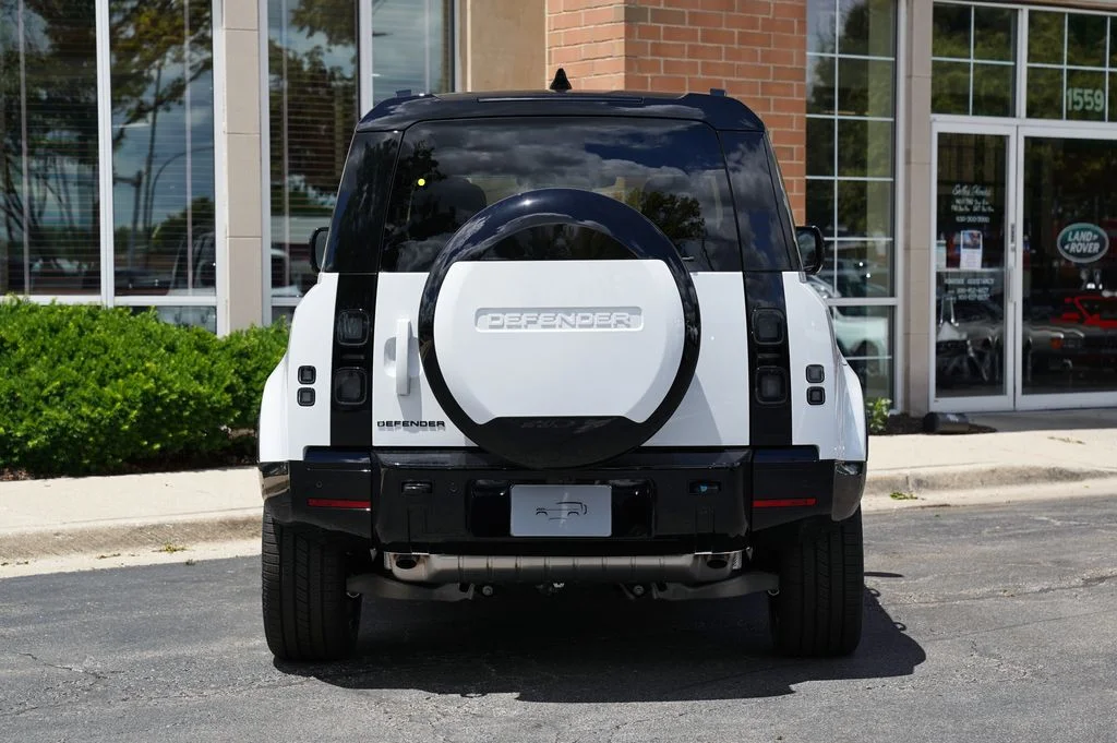 New 2026 Fuji White Land Rover X-Dynamic SE image 5