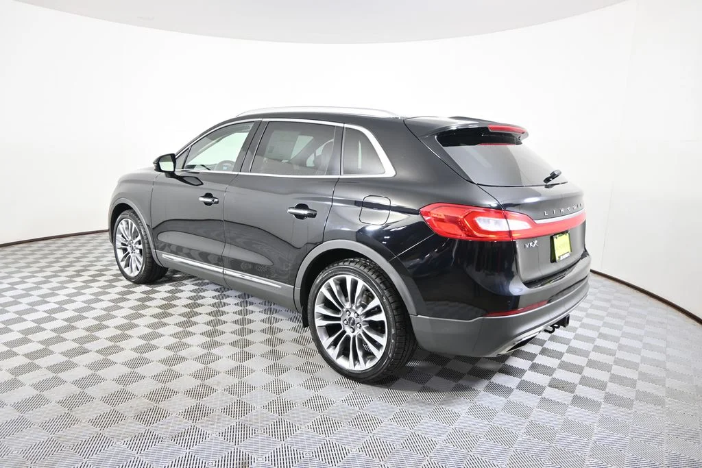 Used 2016 Black Lincoln Reserve image 4