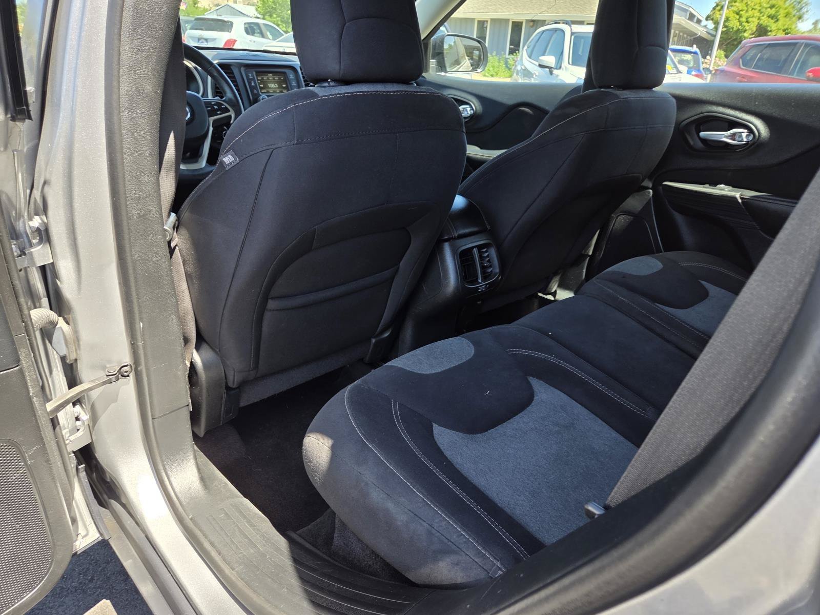 Used 2016 Billet Silver Metallic Clearcoat Jeep Sport image 14