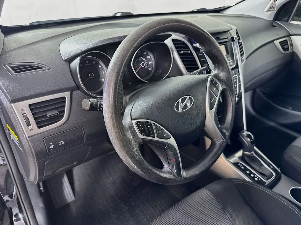 Used 2013 Black Hyundai Base image 9