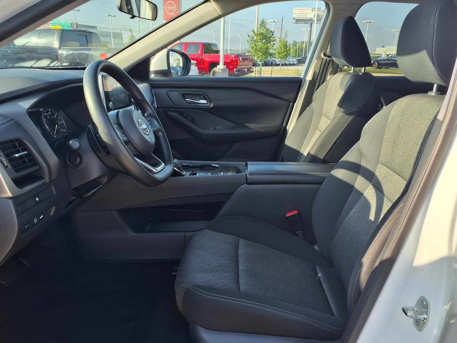 2024 Nissan Rogue SV White at Robbins Nissan
