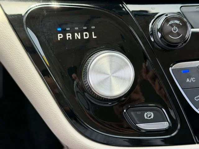Used 2018 White Chrysler Touring L Plus image 26