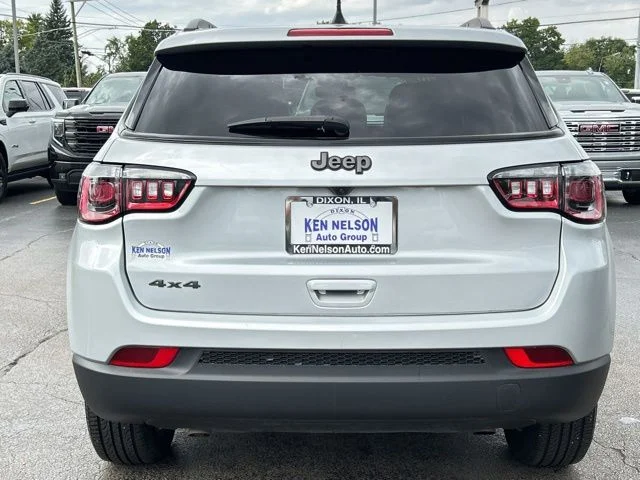 Used 2025 Silver Jeep Latitude image 8