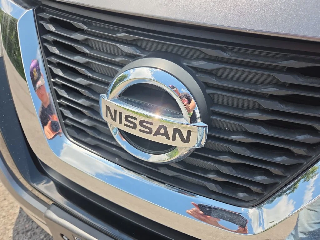 Used 2017 Gray Nissan S image 20