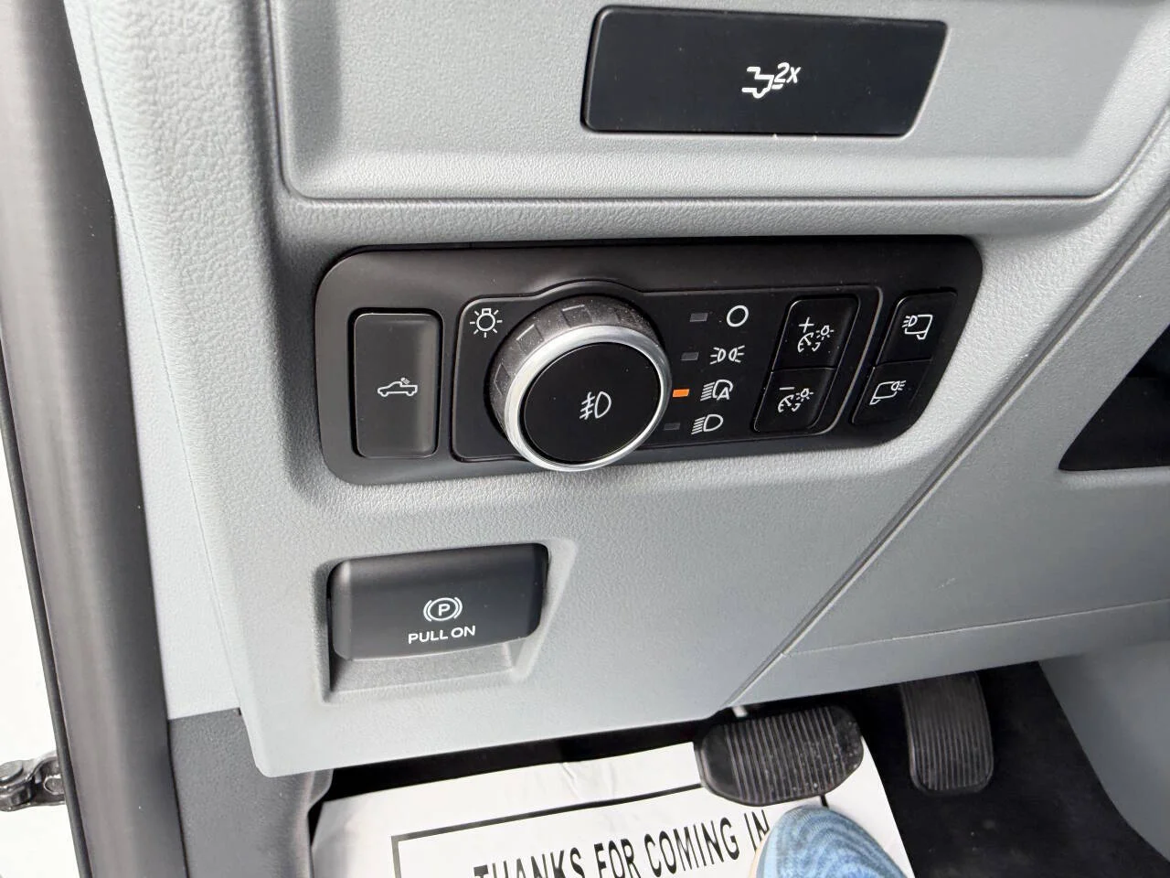New 2026 Oxford White Ford XLT image 2