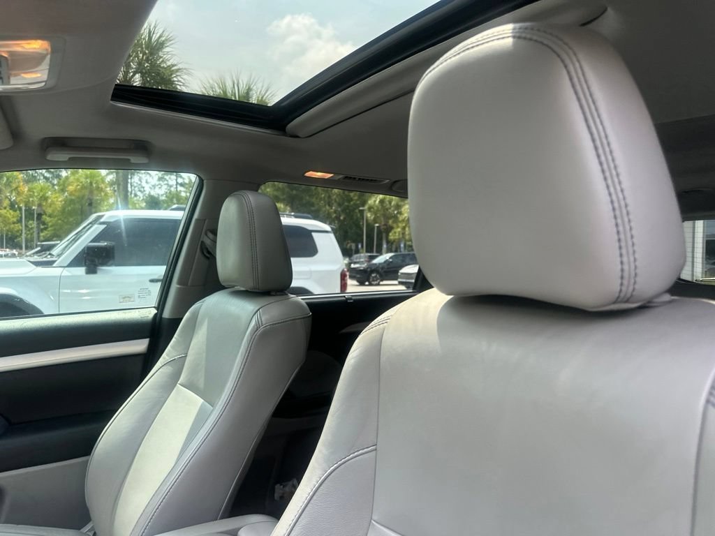 Used 2017 Black Toyota XLE image 2