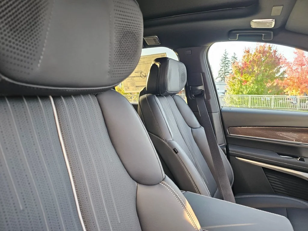 2027 Cadillac VISTIQ Sport - Photo 11