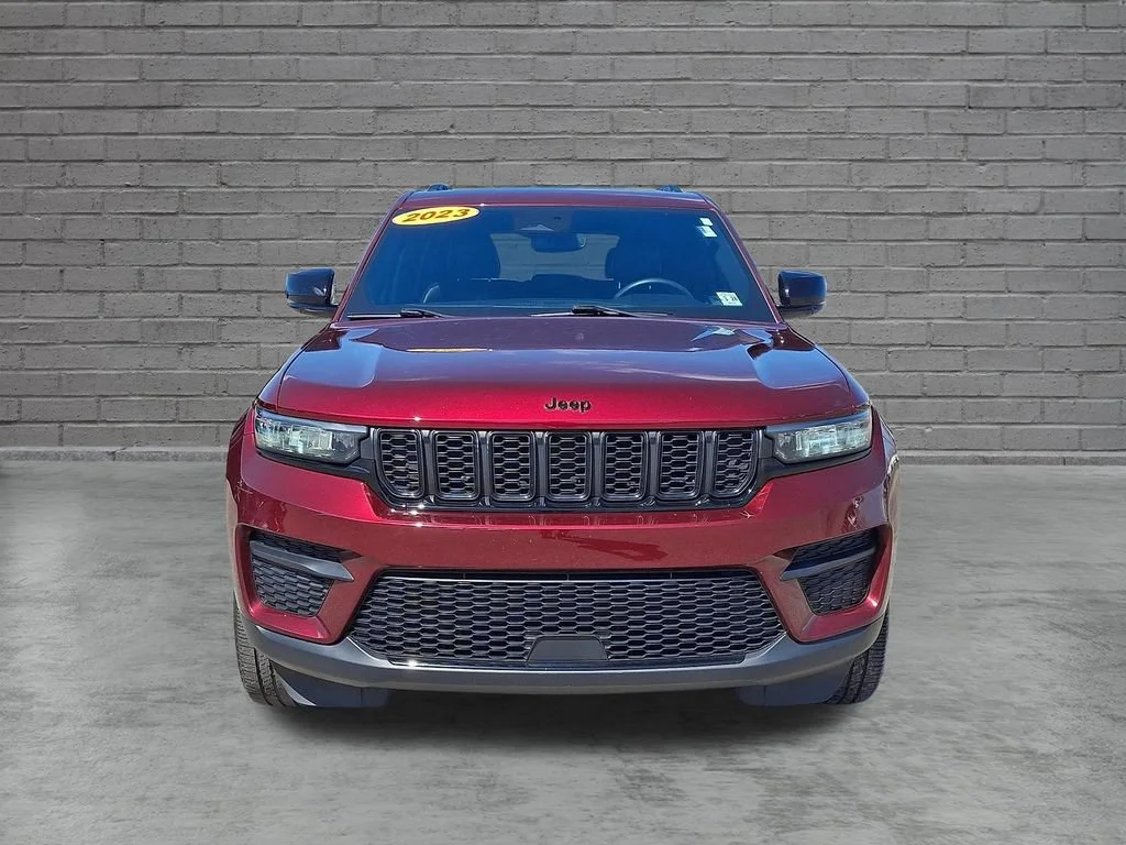 Used 2023 Velvet Red Pearlcoat Jeep Altitude image 4