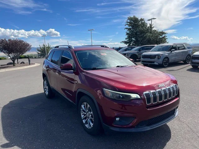 Used 2019 Velvet Red Pearlcoat Jeep Latitude Plus image 4