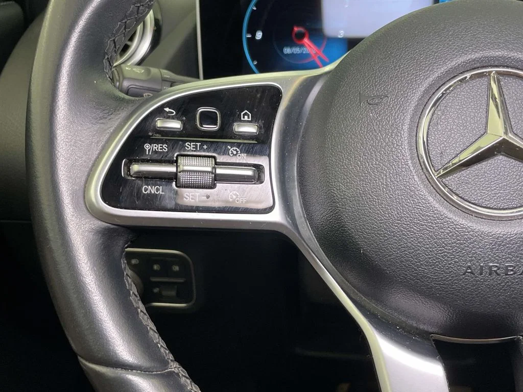 Used 2021 White Mercedes-Benz GLA 250 image 31
