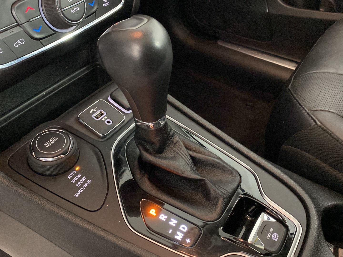 Used 2021 Olive Green Pearlcoat Jeep Limited image 17