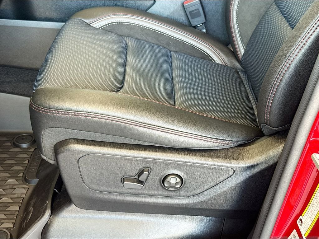 New 2026 Molten Red Pearl-Coat Exterior Paint RAM Laramie image 13