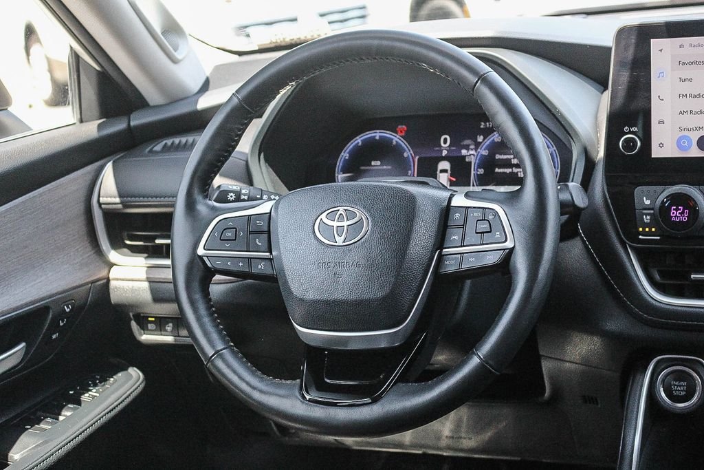 Used 2024 White Toyota Platinum image 16