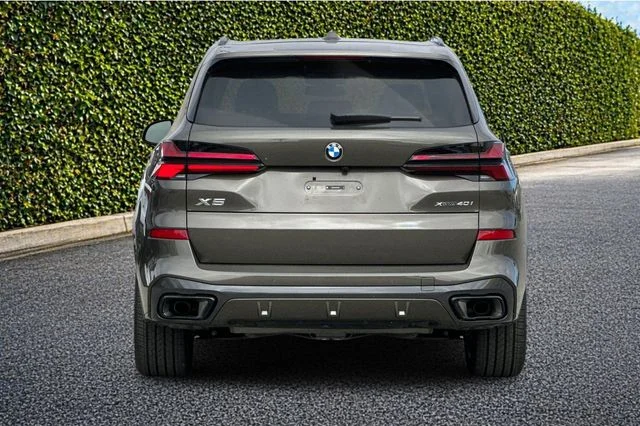 Used 2026 Green BMW xDrive40i image 5
