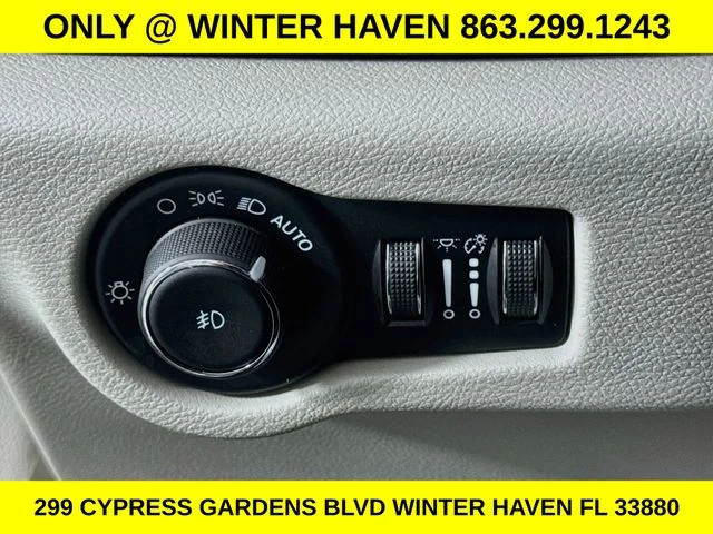 Used 2024 White Chrysler Touring L image 10