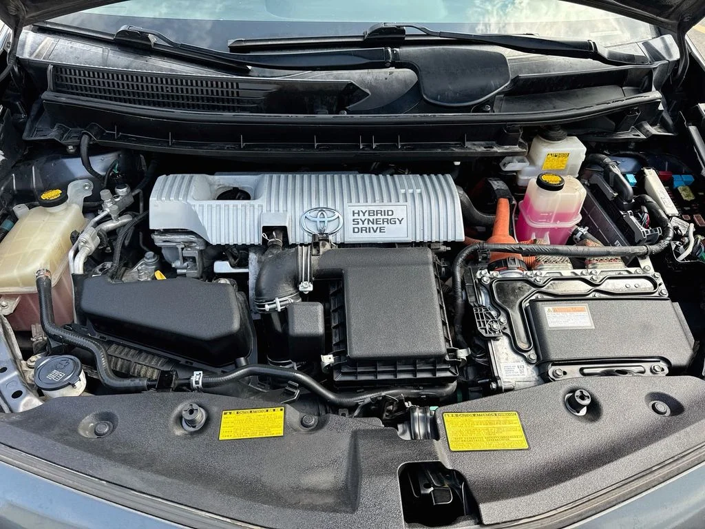 Used 2014 Gray Toyota Three image 35
