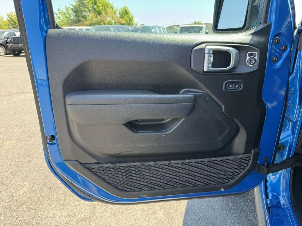 Used 2025 Blue Jeep Rubicon image 25