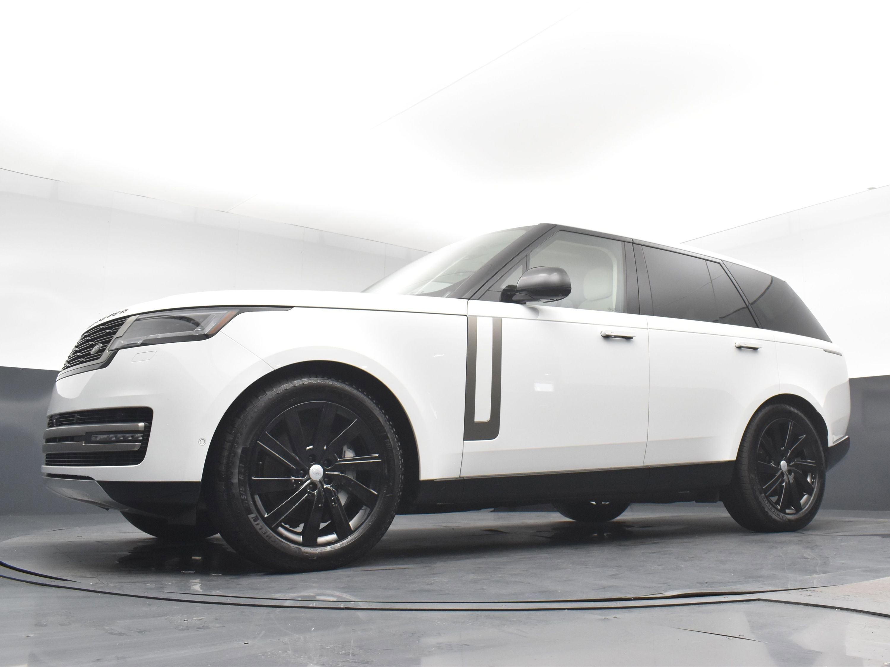 Certified Used 2024 White Land Rover SE image 22