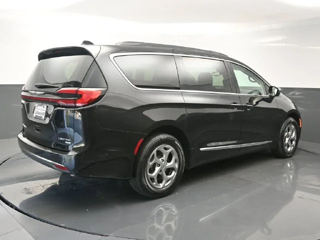 Used 2023 Black Chrysler Limited image 7