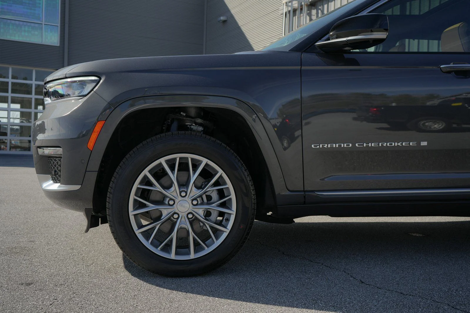 Used 2025 Gray Jeep Summit image 10