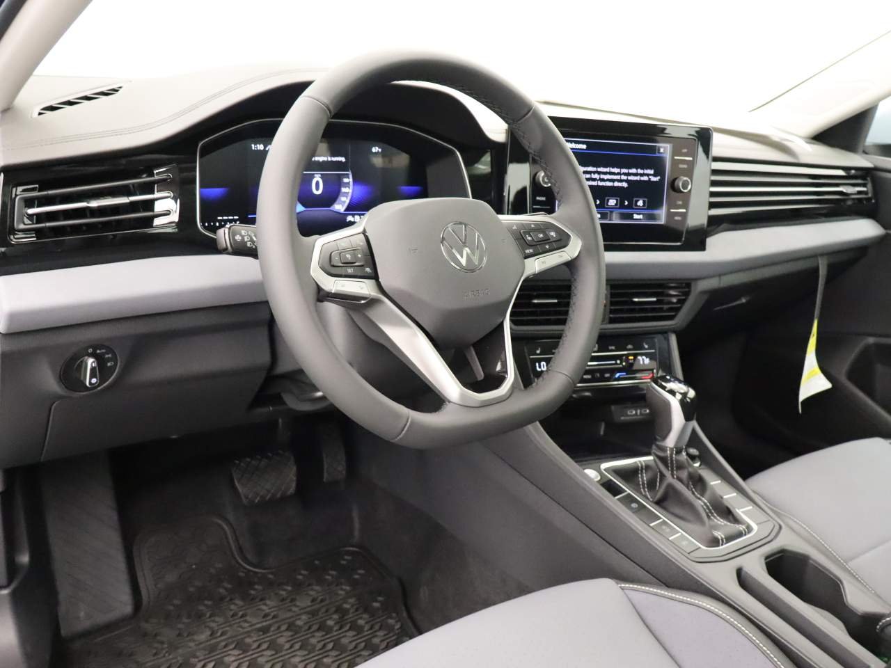 2026 Volkswagen Jetta SE - Photo 13