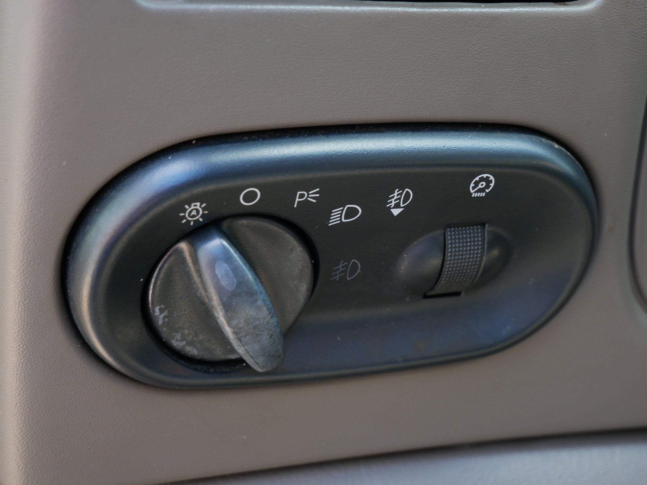 Used 2003 Green Ford Eddie Bauer image 20