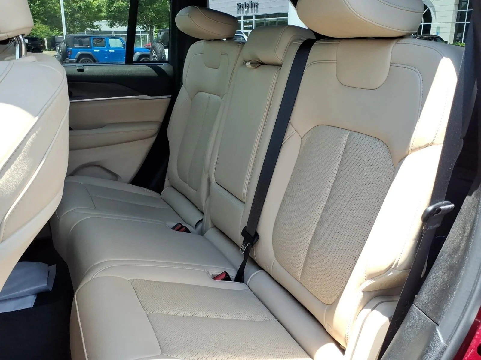 Used 2023 Velvet Red Pearlcoat Jeep Limited image 20