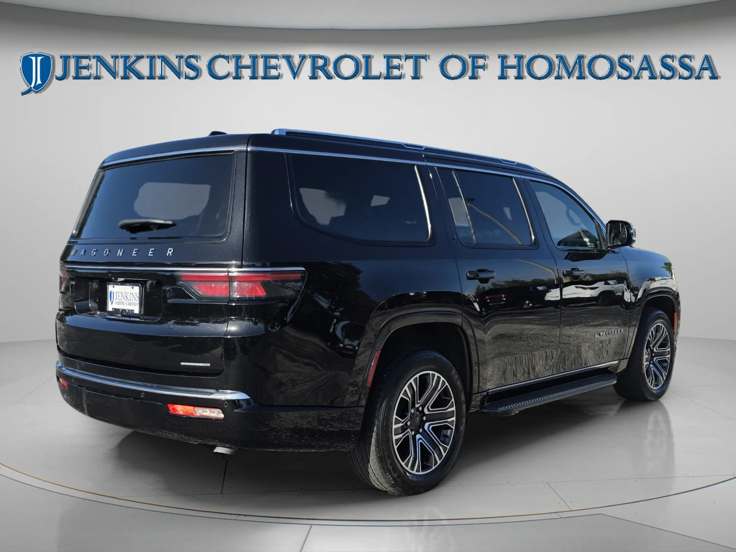 Used 2024 Diamond Black Crystal Pearlcoat Jeep Series II image 5