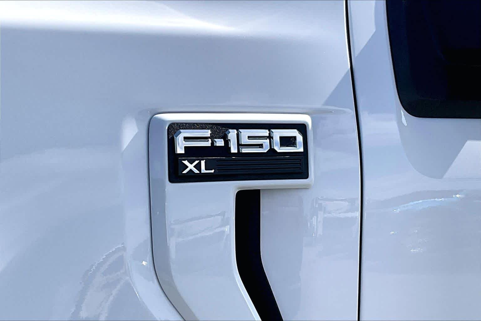 Used 2026 Oxford White Clearcoat Ford XL image 25