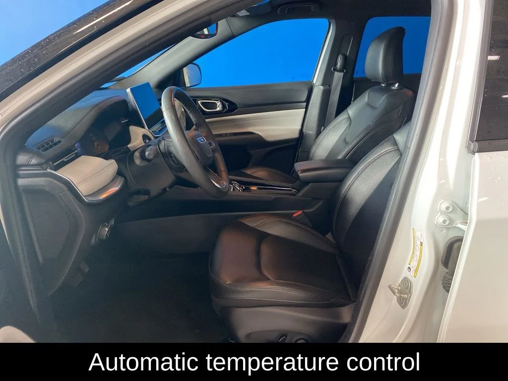 Used 2024 White Jeep Limited image 9