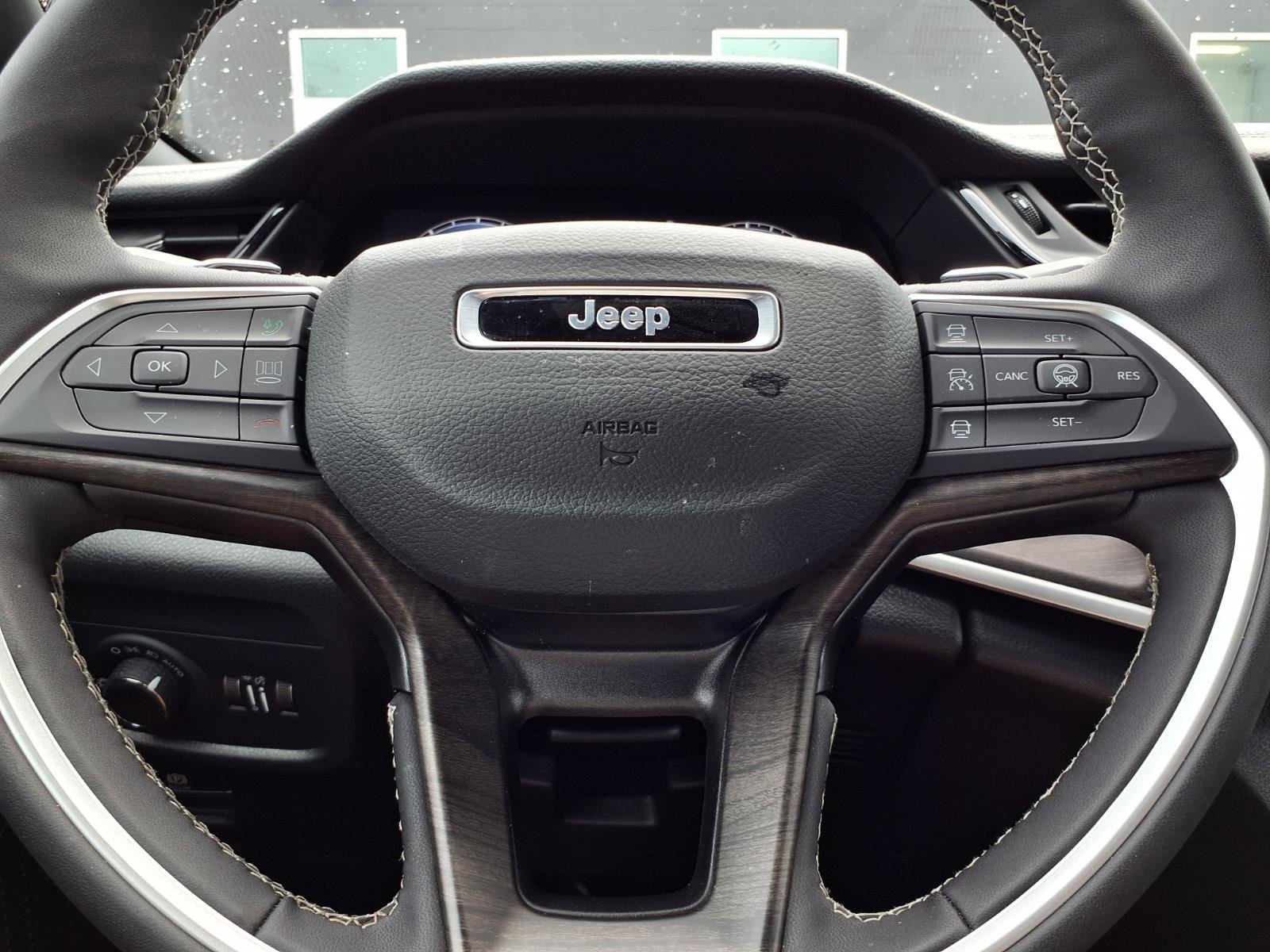 New 2026 Diamond Black Crystal Pearl Coat Jeep Altitude image 16
