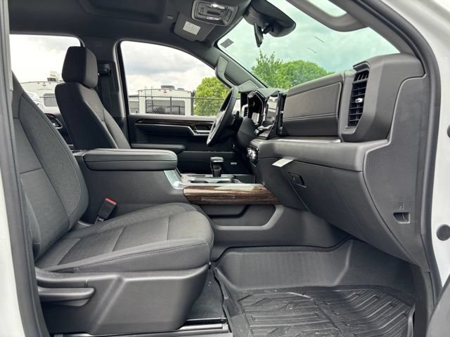 New 2026 Summit White GMC Elevation image 32