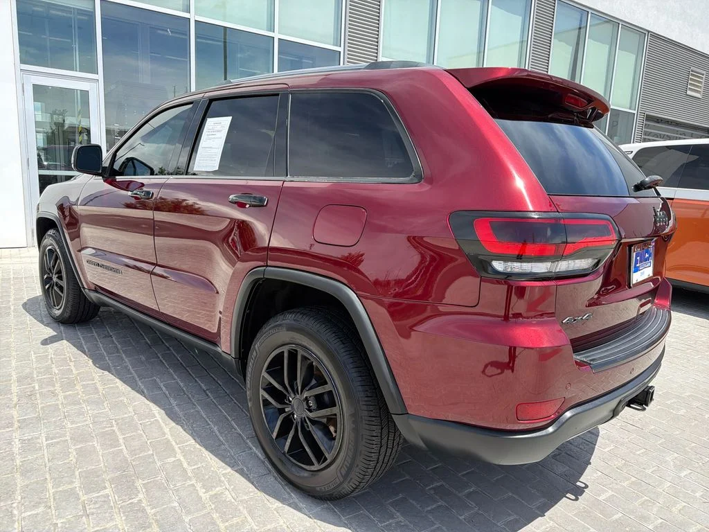 Used 2019 Red Jeep Limited image 3