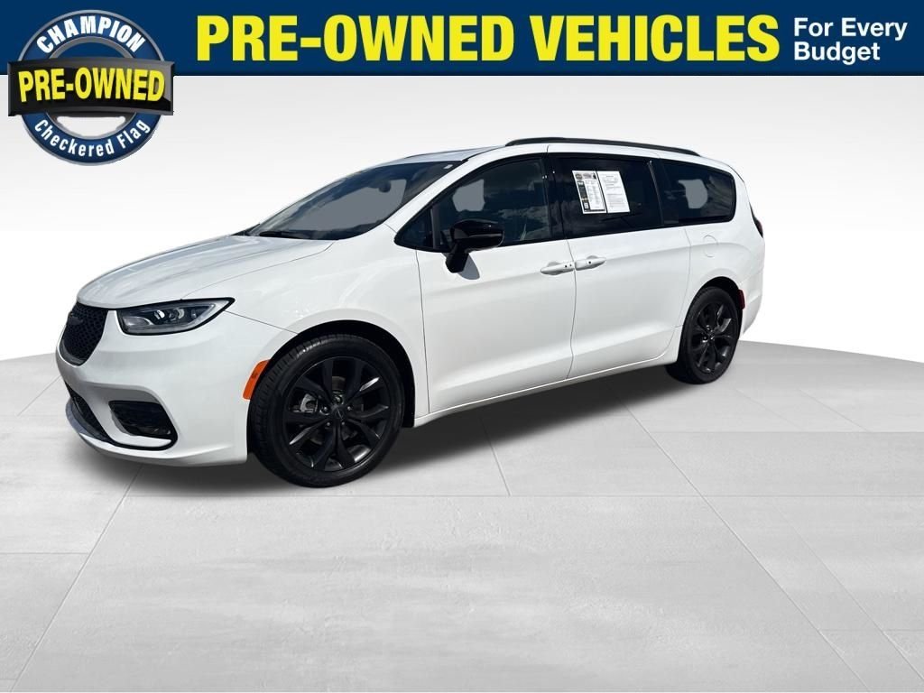 2025 Chrysler Pacifica Limited's photo