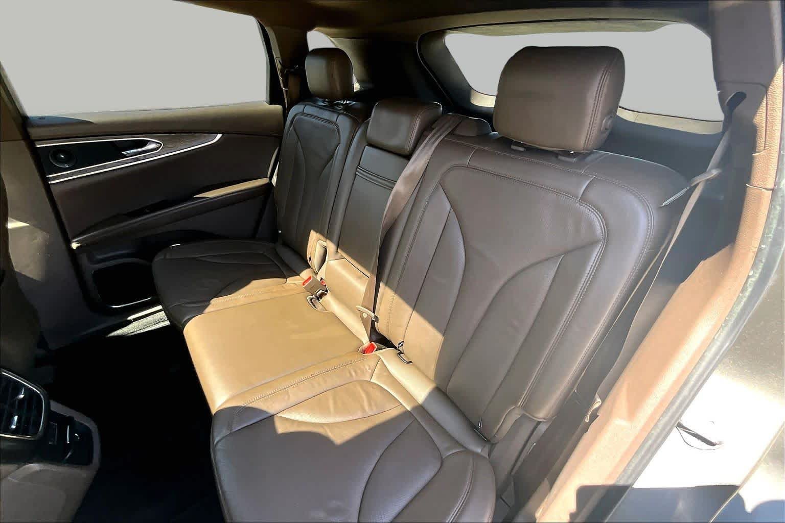 Used 2016 Luxe Lincoln Reserve image 18