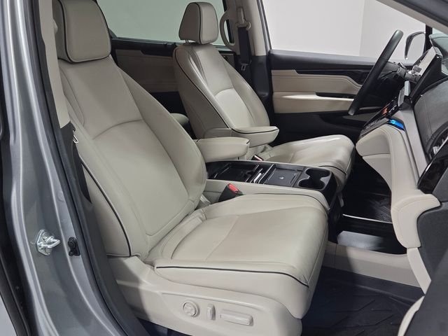 Used 2025 Silver Honda Touring image 19