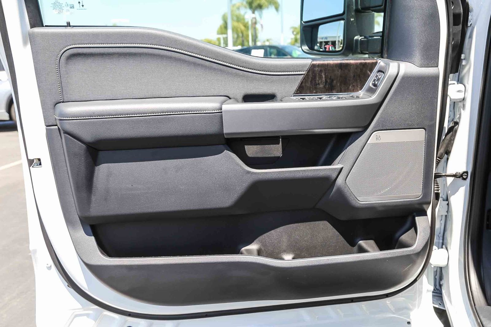 New 2026 Star White Metallic Tri-Coat Ford F-250® Lariat® image 31