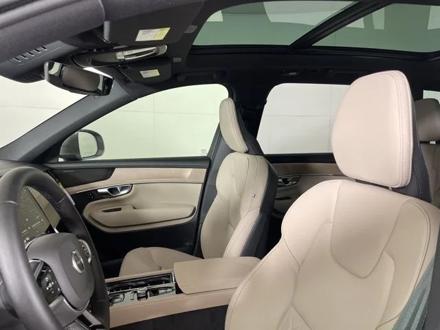2026 Volvo XC90 Plus - Photo 18