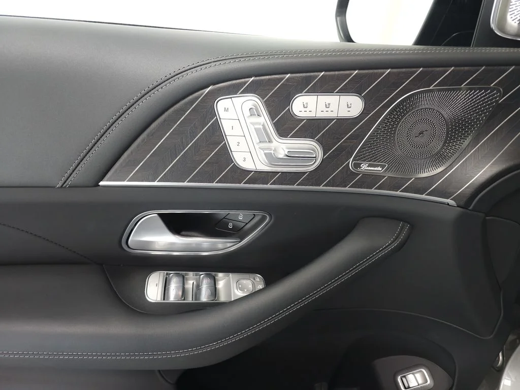 Used 2025 Black Mercedes-Benz Maybach GLS 600 image 6