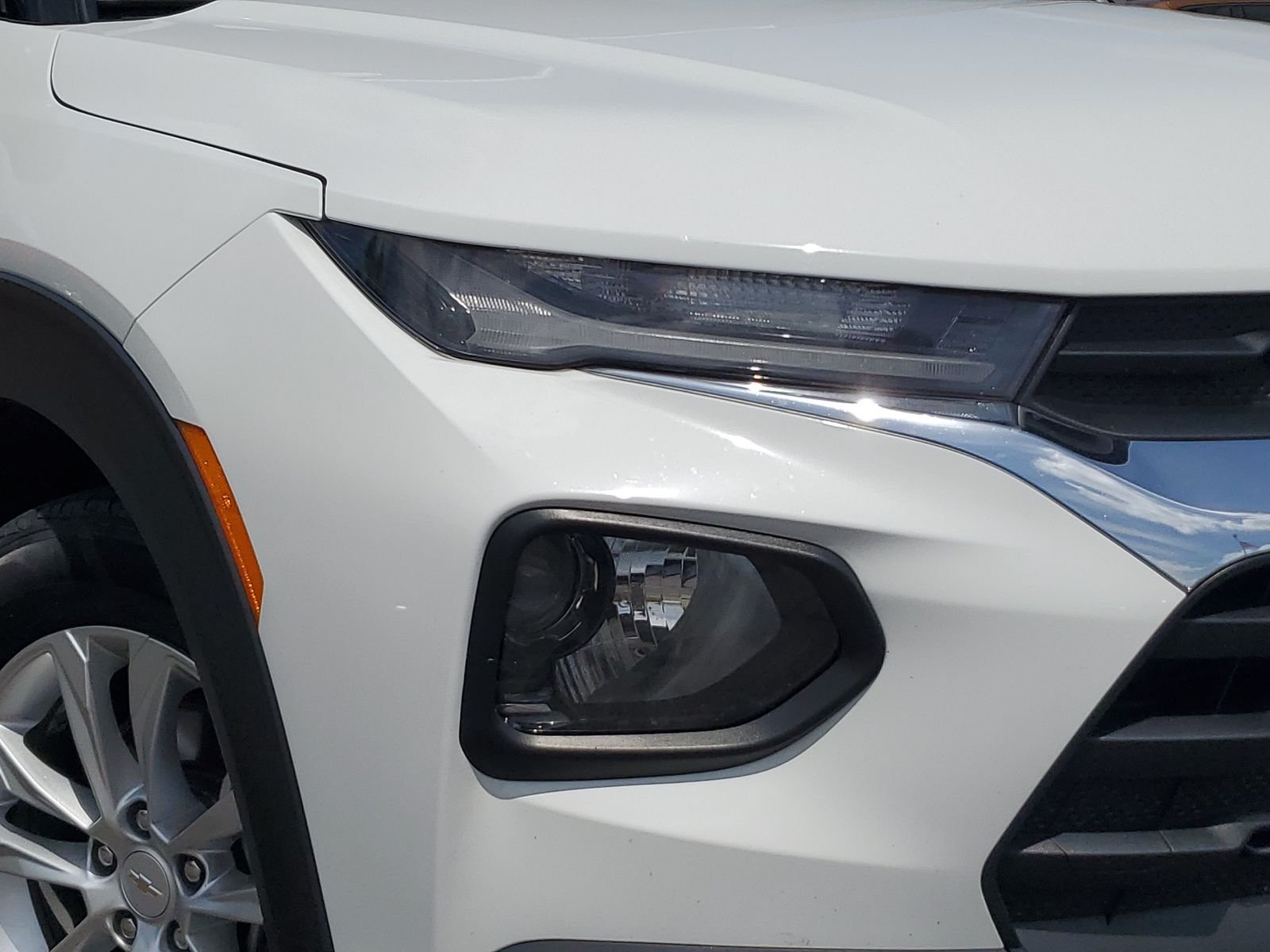 Used 2022 White Chevrolet LS image 5