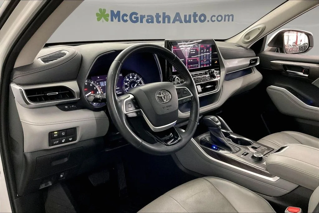 Used 2022 Beige Toyota Platinum image 17