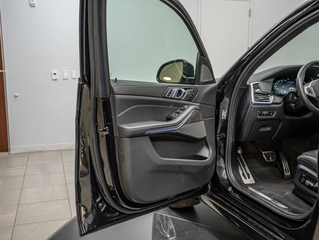 Used 2020 Black Sapphire Metallic BMW M50i image 30