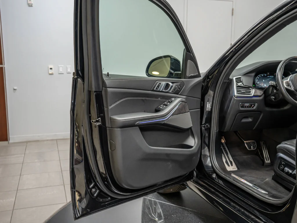 Used 2020 Black Sapphire Metallic BMW M50i image 30
