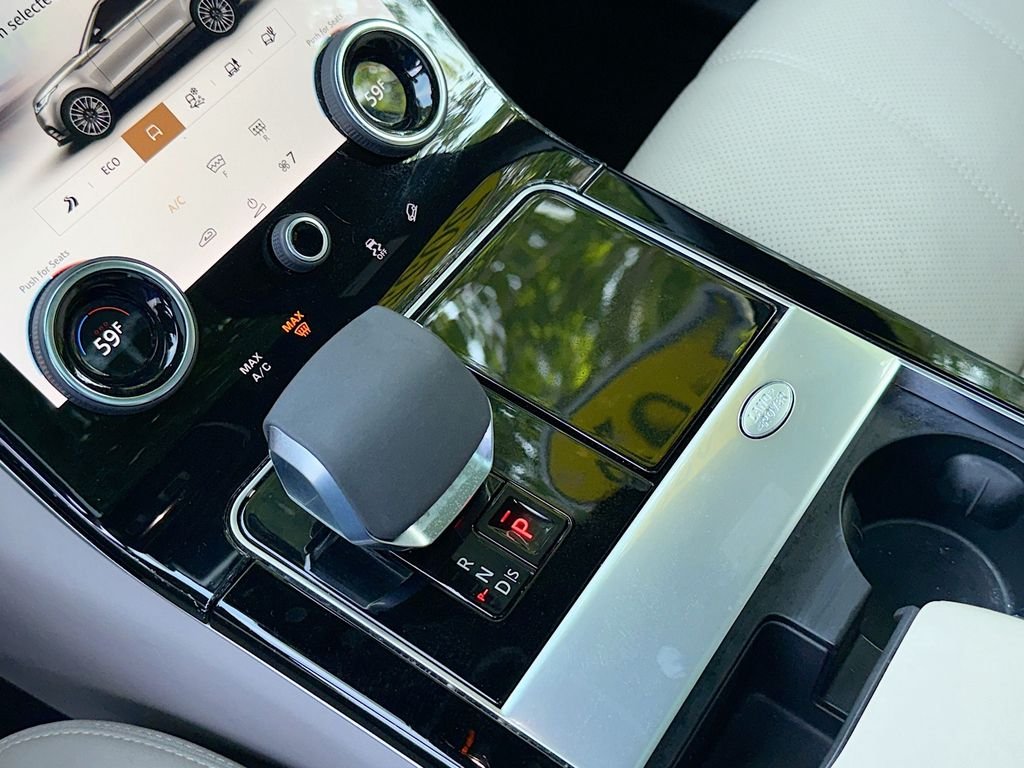 Used 2022 Fuji White Land Rover R-Dynamic S image 17