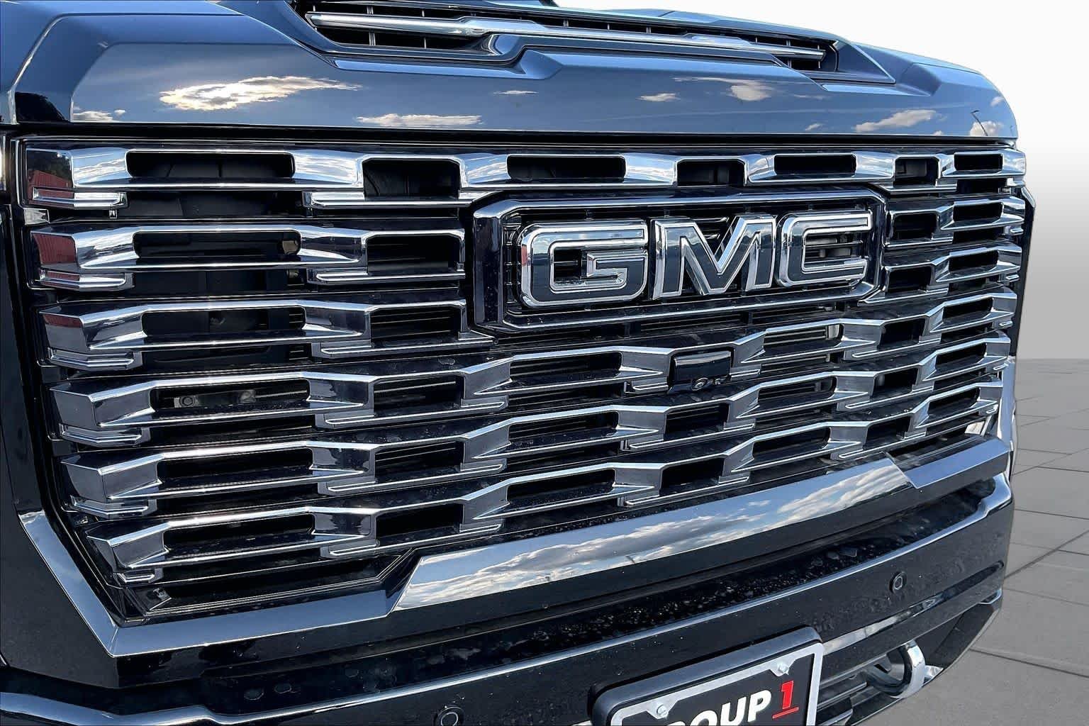 Used 2025 Onyx Black GMC Denali Ultimate image 30