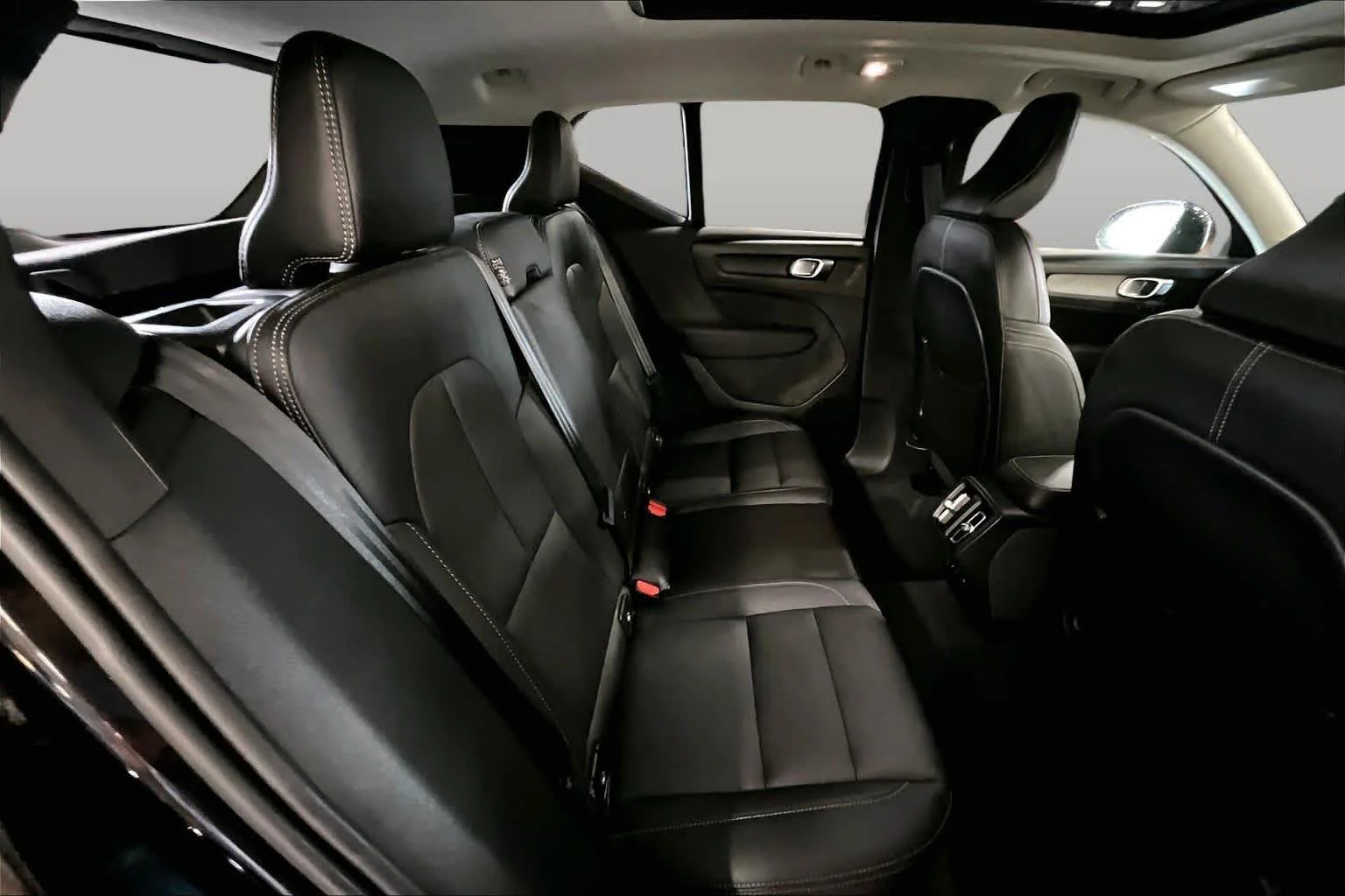 Used 2024 Onyx Black Metallic Volvo Plus Dark Theme image 19