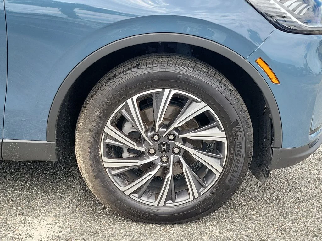 Used 2025 Blue Lincoln Premiere image 7