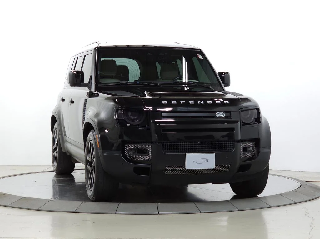 Used 2023 Black Land Rover S image 8